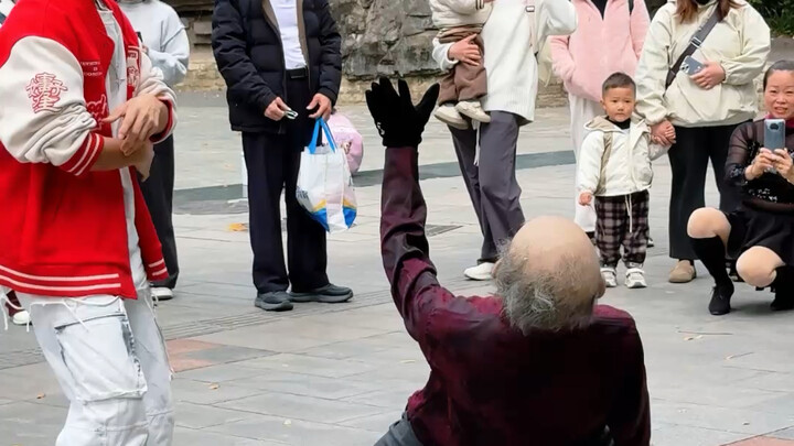 ตอนที่ฉันไปเต้นประชันกับคุณลุงในสวนสาธารณะ ไม่คาดคิดว่าผลจะเป็นแบบนี้…