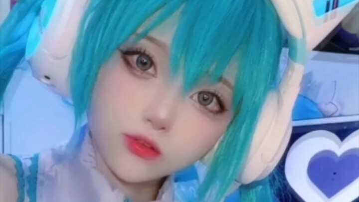 SeeU cosplay