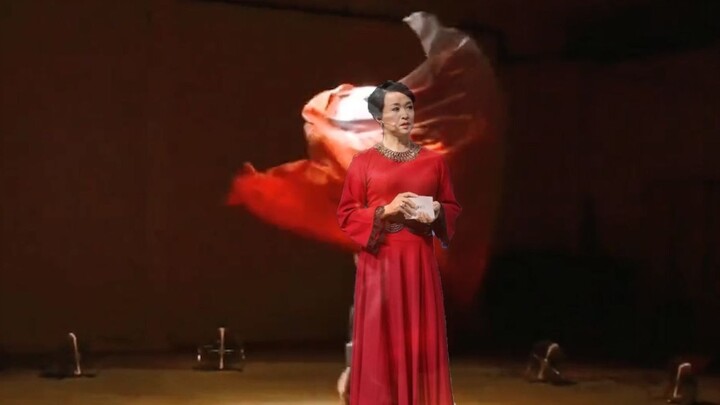Stop fooling around, Teacher Jin Xing! Stop hiding behind the red veil and dancing already!