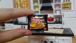 Mini Food can eat อาหารจิ๋ว - Korean noodles มาม่าเผ็ดเกาหลี ASMR