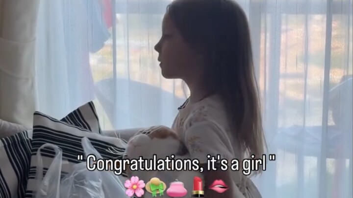 💄🌸👒  Congratulations, it's a girl! 🎀