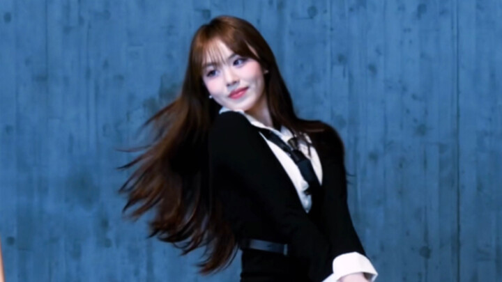 Tarian cover Fromis-9 dengan rok pendek | Pakaian kerja memang jadi pakem untuk lagu ini～