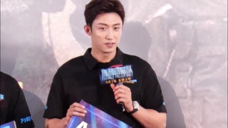 لا عجب أنك أنت يا هوانغ جينغيو! كل جملة تضرب نقطة ضحكي بالضبط.