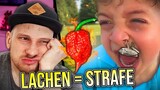 ZU VIEL LACHEN = SCHÄRFSTE CHILLI DER WELT ESSEN🤣 - (Try not to laugh Challenge)