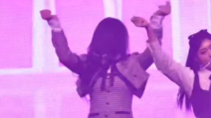 لي تزه جين تشيوان | وجه مظلم علني على المسرح