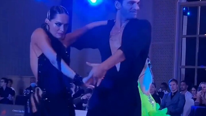 Bạn có thích phần bình luận này trong "Phiên bản bình luận cuộc thi Rumba" không?