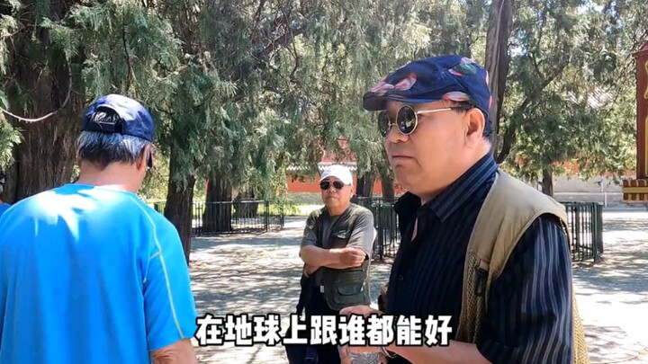 Anh Mã ở Đàn Thiên Đàng Bắc Kinh xúc động mạnh khi nói về Mỹ và Nhật Bản, đập bàn đứng dậy để nói ra