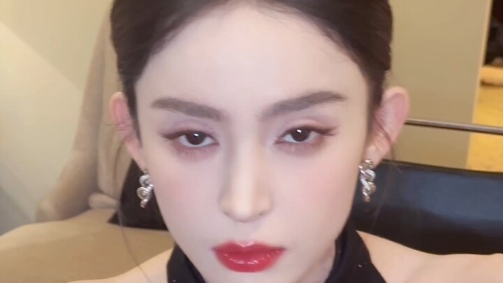 หน่าจาจ้องหน้าแบบชัดๆ ช่างจ้องเก่งจริงๆ เลย～
