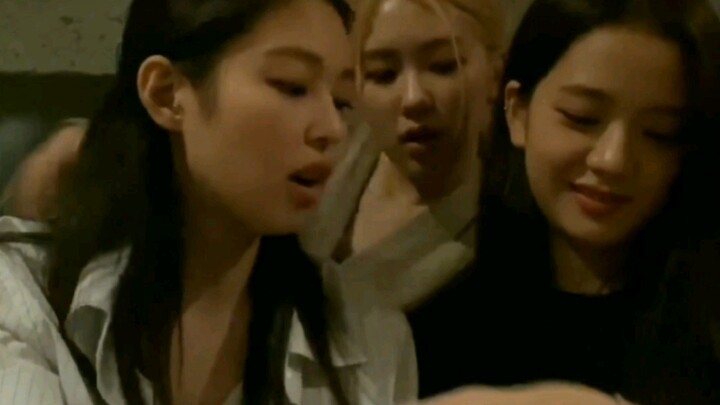 【jenlisa/ประตูตู้แตก】【ที่นี่ไม่มีซา แต่ก็เหมือนมีซา】