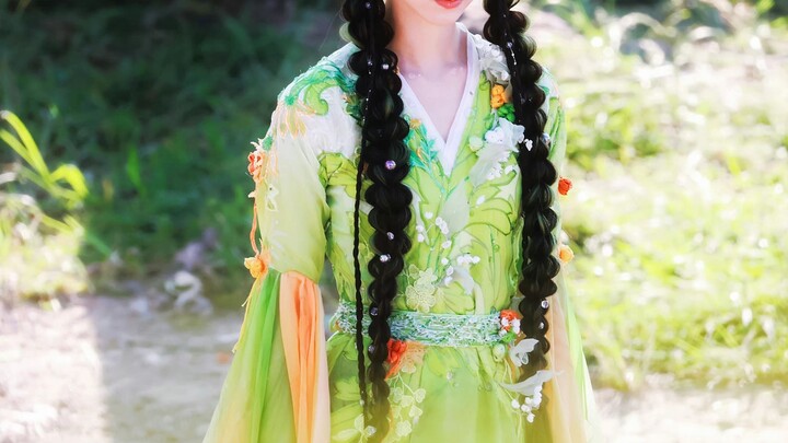 Holy shit! This year, her historical-drama looks are nothing short of cheating—she’s literally takin