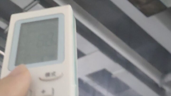 Apa yang akan terjadi jika membawa remote AC ke perpustakaan sekolah?