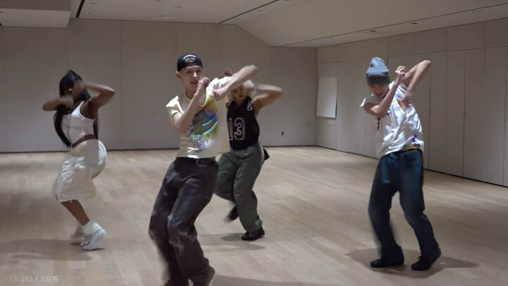 Koreografi bagian ini bener-bener nikmat banget! Zhao Yufan ganteng banget, aku suka banget sama ora