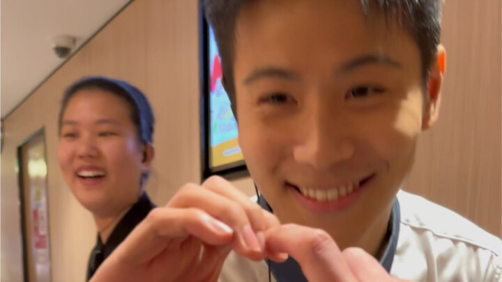 Who understands this kind of shyness!!!