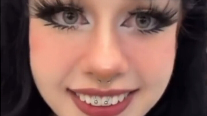 แล้วสร้อยคอแมวนี่ซื้อให้ใครกันแน่?