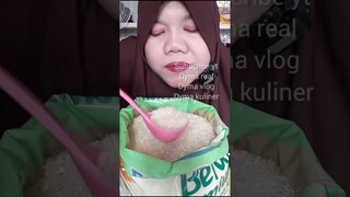 DYMA KULINER 💕ASMR RAW RICE EATING 💕Makan Beras Mentah💕 #shorts #mukbang @dymavlog @Dymakuliner