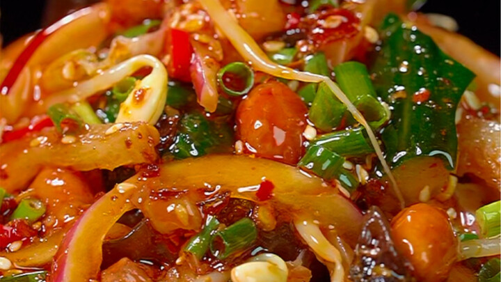 On such a hot summer day, skip the heavy meat and fish—try a refreshing cold dish to go with your co