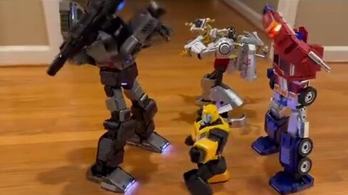 The tank transformation at the beginning is interesting. Imagine what will happen if 10 Autobots tra