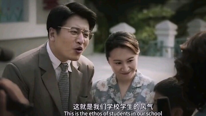 Siswa SD yang jujur mengembalikan uang temuan malah dihukum, 20 tahun kemudian ia berubah menjadi pe