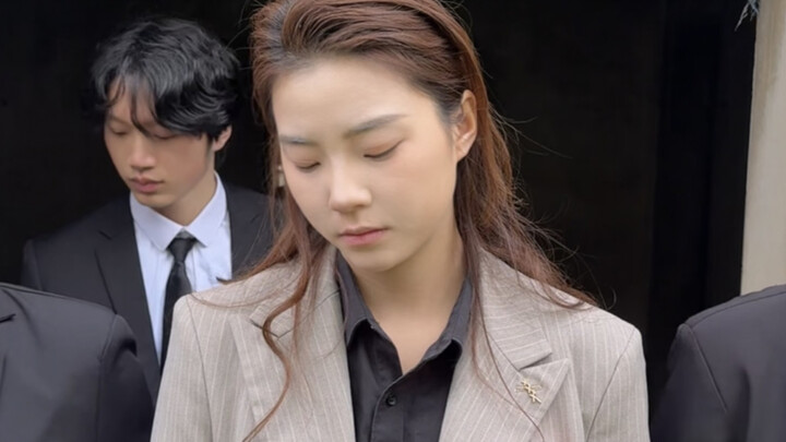 Ini harus ngapain sama si pemeran utama cowok-cewek biar jadi bintang nih?