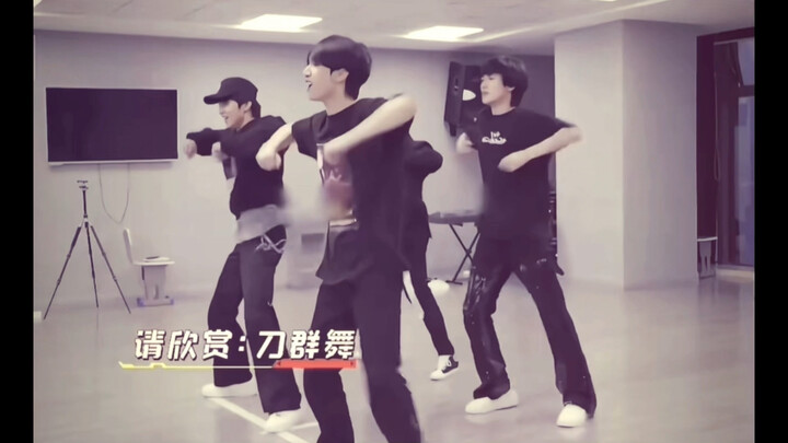 Aaaa, bagian awal ini… nggak perlu banyak bicara, tarian yang bagus nggak pilih lagu #TimeLessBoys