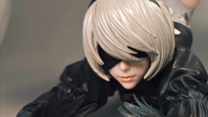 2B Miss brand mobile phone holder you deserve!, prone 2B Miss NieR: Automata figurine, model figurin