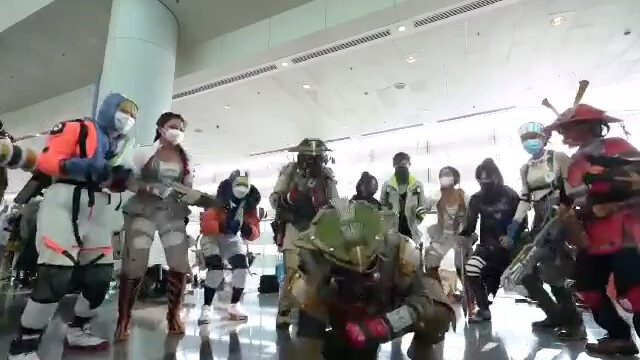 كوسبلاي لـ APEX: زميلك في الفريق يُصاب بجروح خطيرة ويسقط أرضًا!