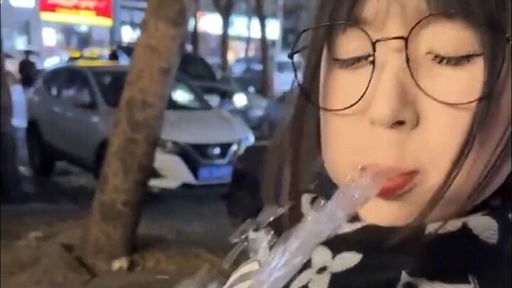 年纪小小的，就跟龙王学会喷水了