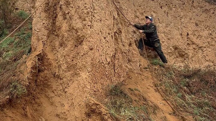 Shanxi uncle makes stir-fried noodles, uses a fishing hook to scale the mountains, and shovels 2,000