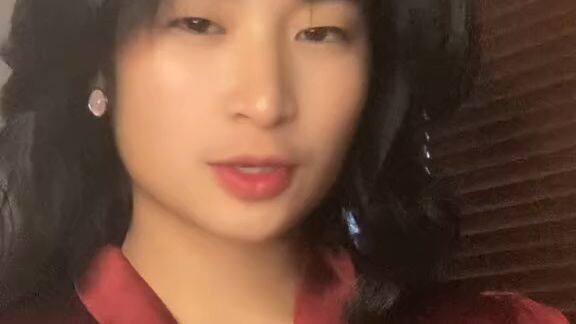brooooo what she name!? she so pretty