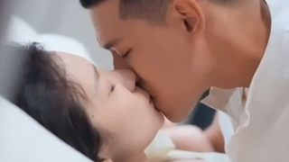 Aku sewa cowok miskin jadi pengawal, tapi ternyata dia CEO mafia yang jatuh cinta