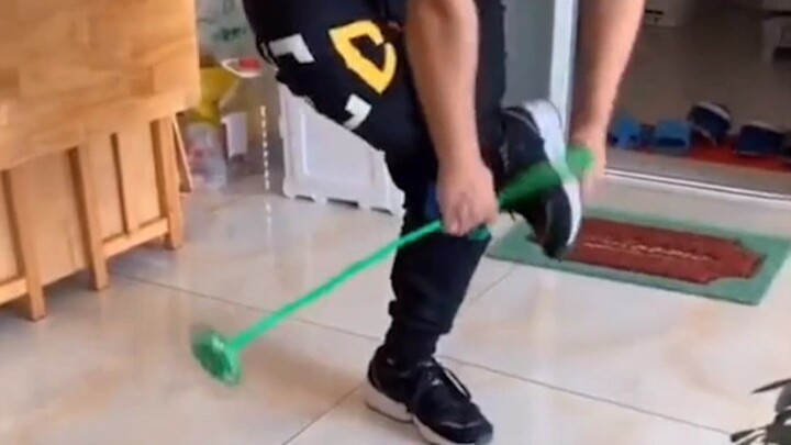 Ngày nhỏ tôi nghe các bạn nữ đều hát như vậy, mà tôi cũng chẳng hiểu ý nghĩa trong đó.