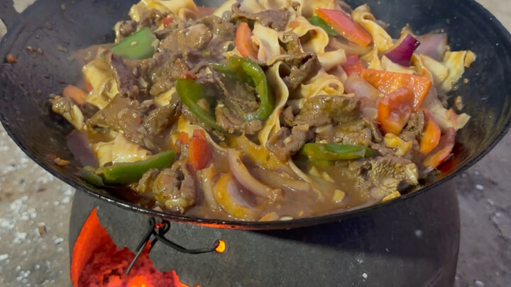 Just grabbing some beef knife-cut noodles.