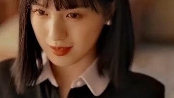 Fang_sichang__Pelayan_baru_tak_sengaja_rebut_hati_CEO_dingin__lalu_dia_manjai_sepenuh_hati(360p)