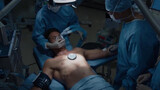 Người Sắt: Tony ra lệnh phá hủy tất cả áo giáp, và một bác sĩ Trung Quốc lấp lỗ trên ngực anh ta