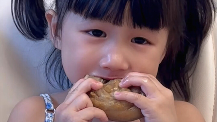 在幼儿园里也会主动找老师续饭