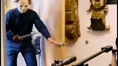 Khi bạn vô tình lạc vào phòng của cao thủ level max