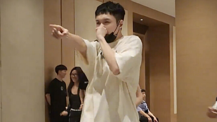 【จางอี้ซิง】เดซี่ที่มีพลังงานสุดๆ! พี่จาง: เหล้าปลอมทำร้ายแกะนะ…【241109｜อัปเดต Douyin】