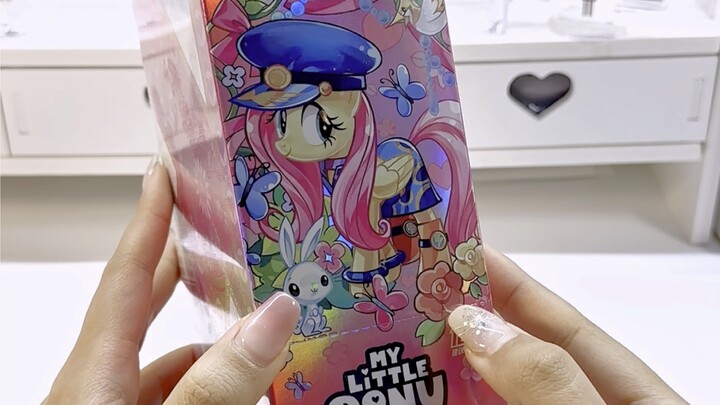 My Little Pony Card Unboxing: What’s it like to be a self-promoter on your very first MLP card openi