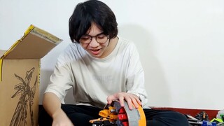 Pria itu menghabiskan 2.500 yuan untuk mendapatkan tas keberuntungan Kamen Rider! Anjing judi bergeg