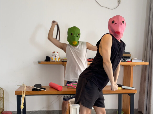 Hurry up and call your friends to watch the ring toss challenge!