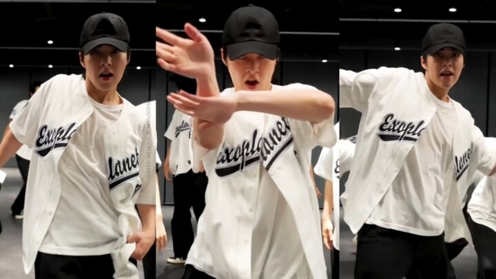 คิมมินซอก ไลฟ์สดในห้องฝึกซ้อมเพลง “Cream Soda”!
