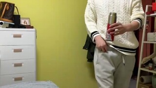 当媳妇要求老公穿外裤不能坐床上，这一整套动作真丝滑啊！
