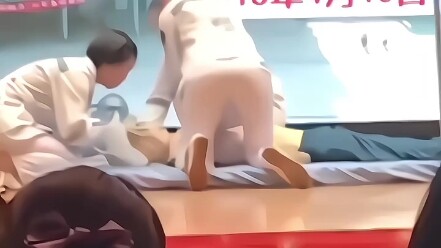 พยาบาลฝึกซ้อมการกู้ชีพขั้นพื้นฐาน