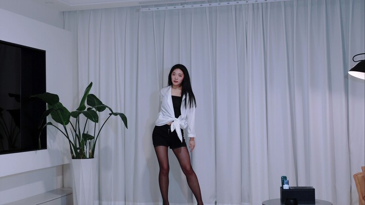 Nhảy đẹp thế này, ra đường bắt được mấy chiếc xe vậy??