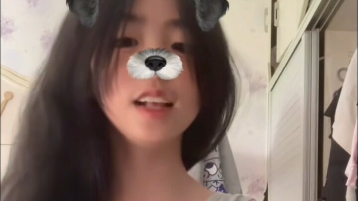 Middle school students dance to "bar bar bar," two of them posting together @Guanhai. (5)