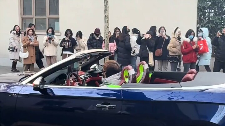 沪上tv之沪爷沪奶非要给韩国人炫富上一课，反引群嘲