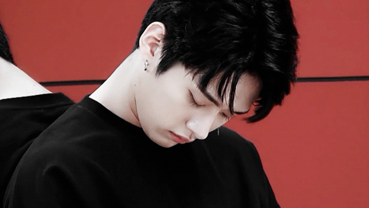 【لي مينهو】【لي نو】عندما غفا لي نو عن طريق الخطأ في غرفة التدريب...