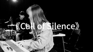 อีกฟากหนึ่งของทะเล ศัตรูกำลังร้องเพลง "เสียงเรียกแห่งความเงียบ"
