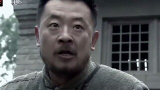 见八路扔手雷，小伙子赶紧卧倒，谁知他来一句没拉弦！