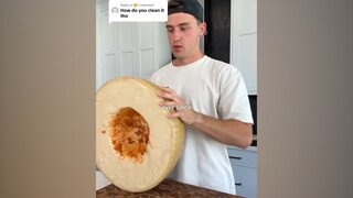 اشترى الأخ الأكبر عجلة جبن باستثمار كبير، وبعد استخدامها مرة واحدة عادةً، عليك تنظيفها والعناية بها 